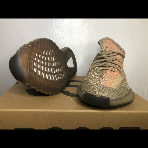 ⚠️SOLD⚠️ Yeezy Boost 350 V2 . Size 5.5M/7 W - Picture 2 of 11